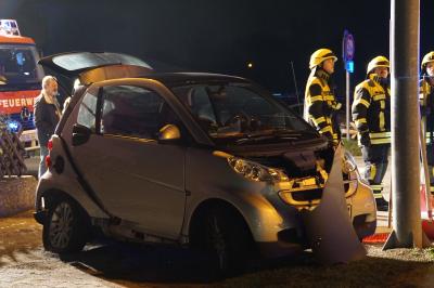 Smart Fahrer uebersieht BMW - 3 leicht verletzte bei Nufringen 
